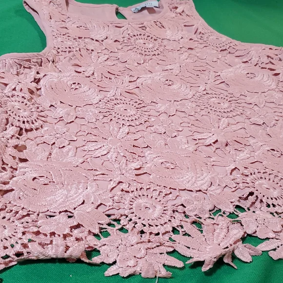 Iris size medium pink embroidered tank top - Picture 3 of 12